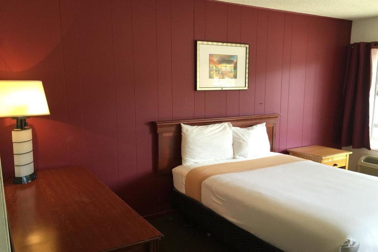 Hotel Holiday