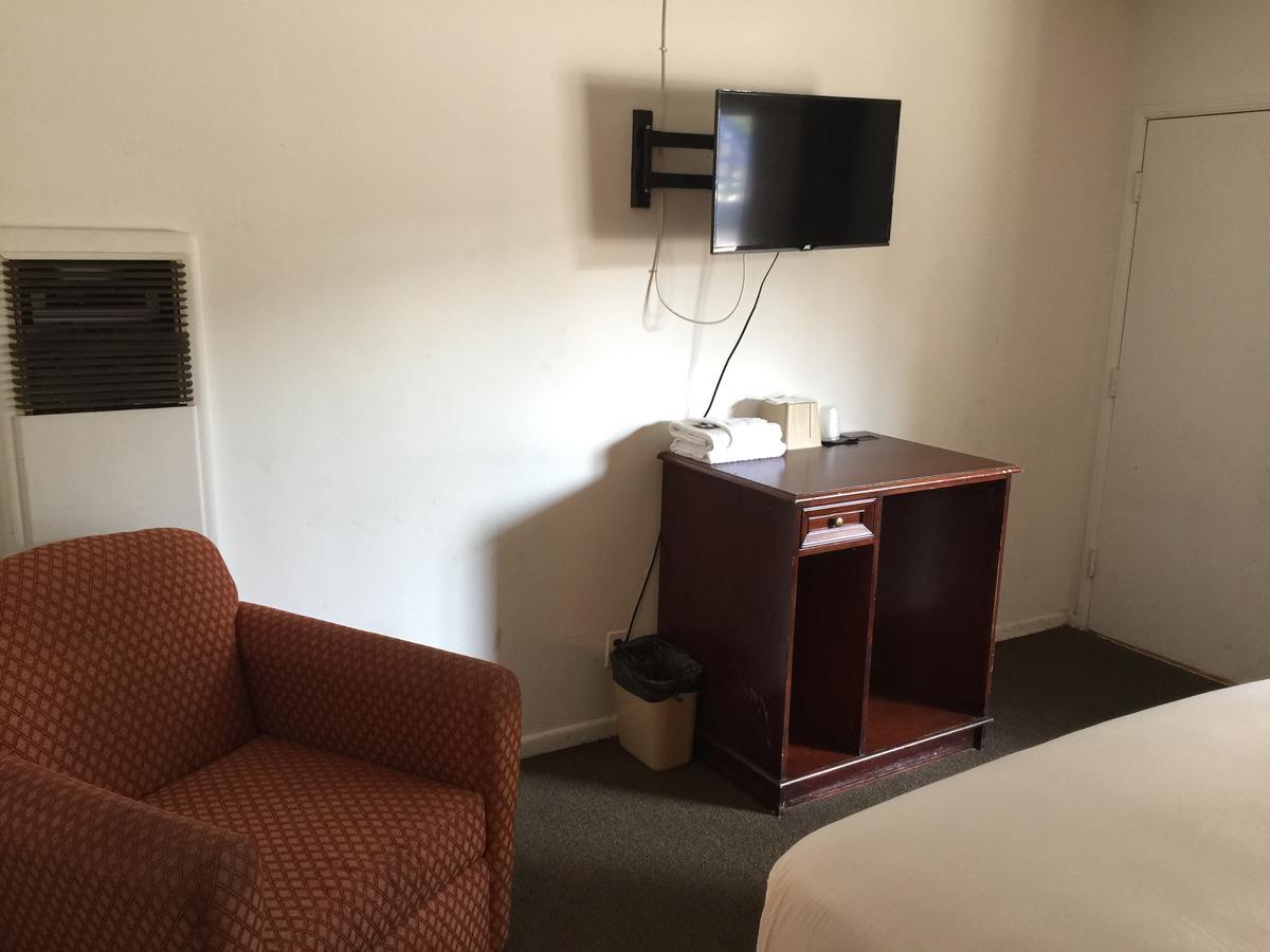 Holiday Hotel